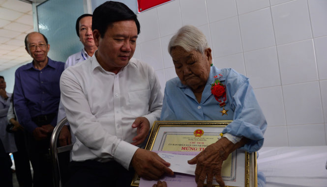 Bí thư Đinh La Thăng: "Biên chế làm gì, lương cao là được"