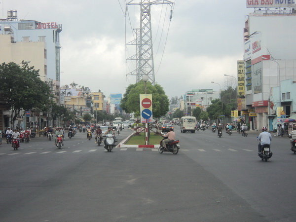 "Là dân Kinh Dương Vương, tôi ủng hộ 1/3 đường là kênh"