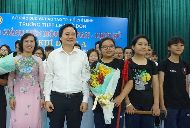 Bộ trưởng Nhạ nói sẽ rà soát lại Thông tư 30