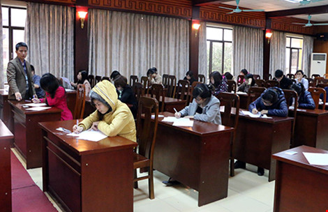Công chức hết thời ‘sống lâu lên lão làng’