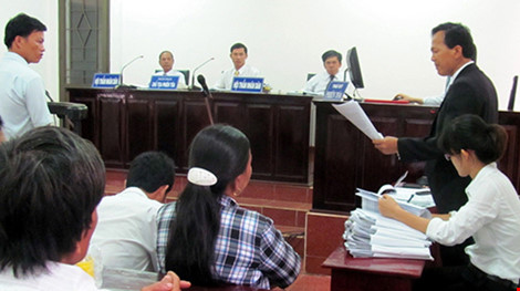 Khi nào luật sư bình đẳng với điều tra viên?