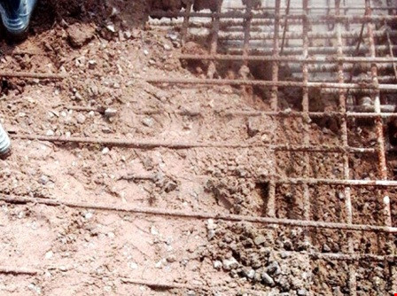 Nhà thầu thừa nhận sai phạm vụ móng cột điện 'bê tông trộn đất'