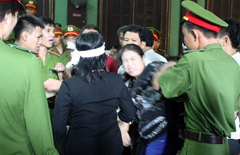 ‘Quậy’ tòa, bị xử ra sao?