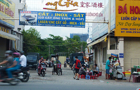 TP.HCM: Dân gọi đường dây nóng, chính quyền xử lý ngay