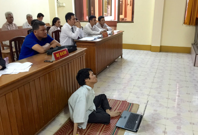 Tạm dừng phiên phúc thẩm vụ "đưa em tật nguyền ra tòa"