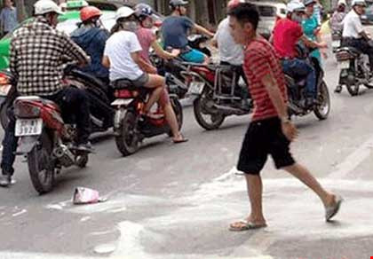 Vụ đập 7 hộp sữa: Có đáng xử lý hình sự?