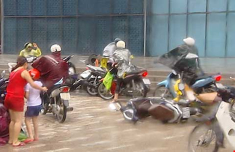 2 người chết, 1 người mất tích vì bão số 1