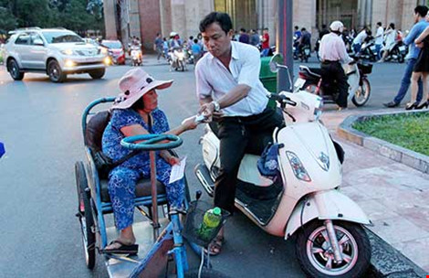 Bán vé số sai địa bàn: Phạt ai?