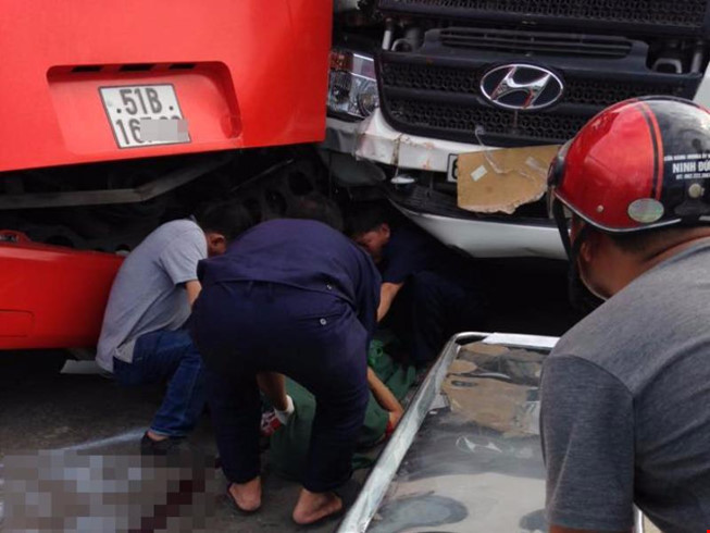 Xe tải đâm xe khách Phương Trang, 1 người chết
